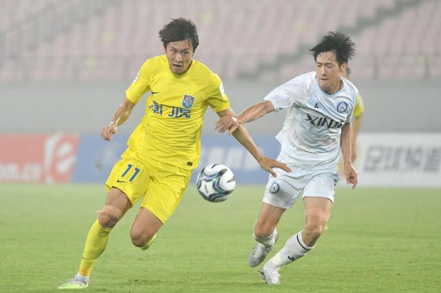 国足绝对新人谢维军：希望能发挥出头球优势