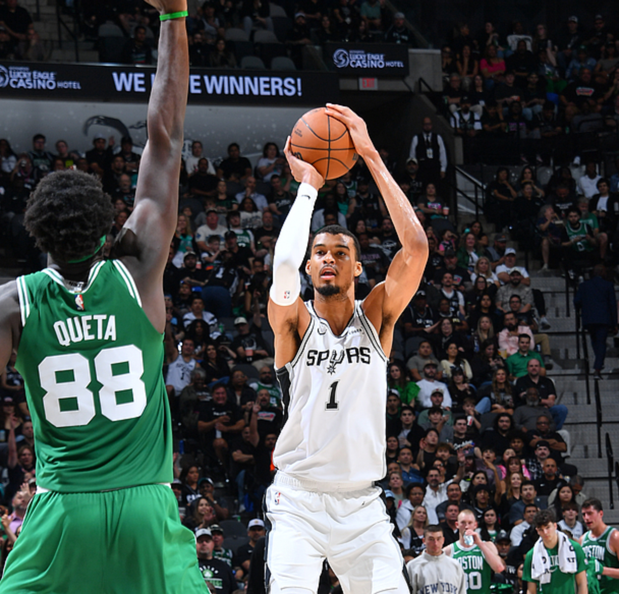 爱游戏（ayx）| 爱游戏体育官方网站 - AYX SPORTS-西部排名又变了：湖人创NBA奇迹，快船收大礼，3队排名互换